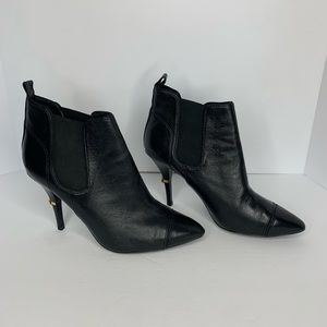 Womens TORY BURCH 166132 Black Leather Pointy Cap Toe Booties Logo Heel 10.5 M
